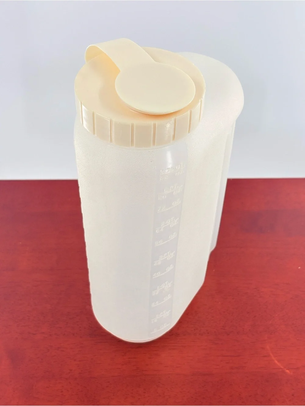Rubbermaid 2.75 Qt Plastic Food Container, Graduated Rectangular Screw Lid White